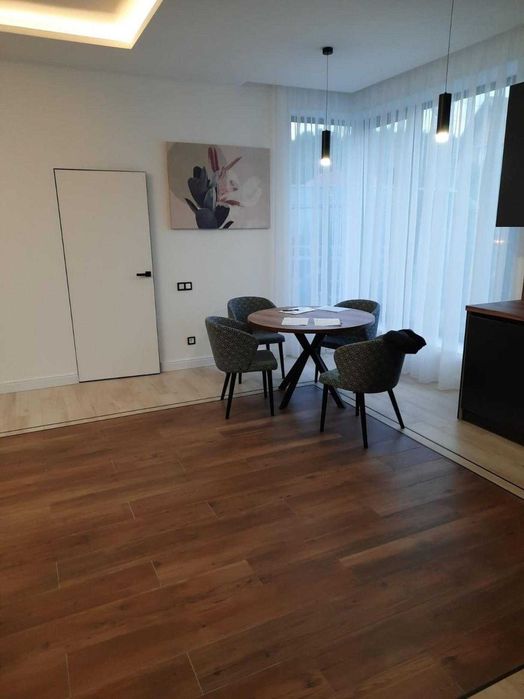 Продаж будинку, Брюховичі