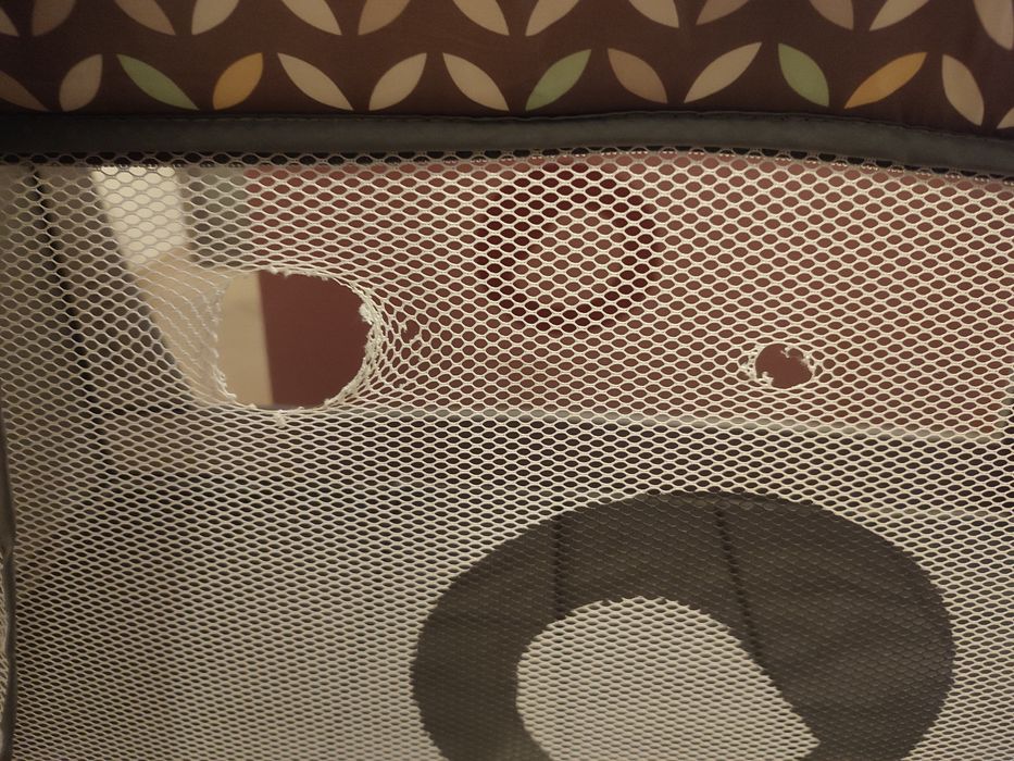 Cama de viagem com muda fraldas