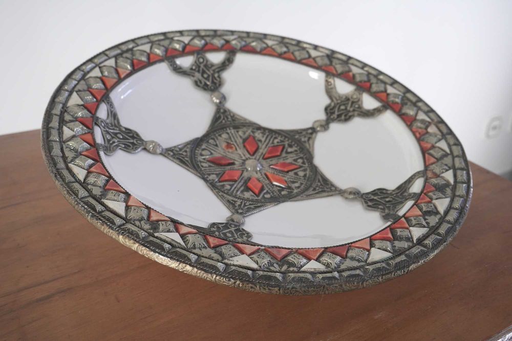 Vários pratos decorativos