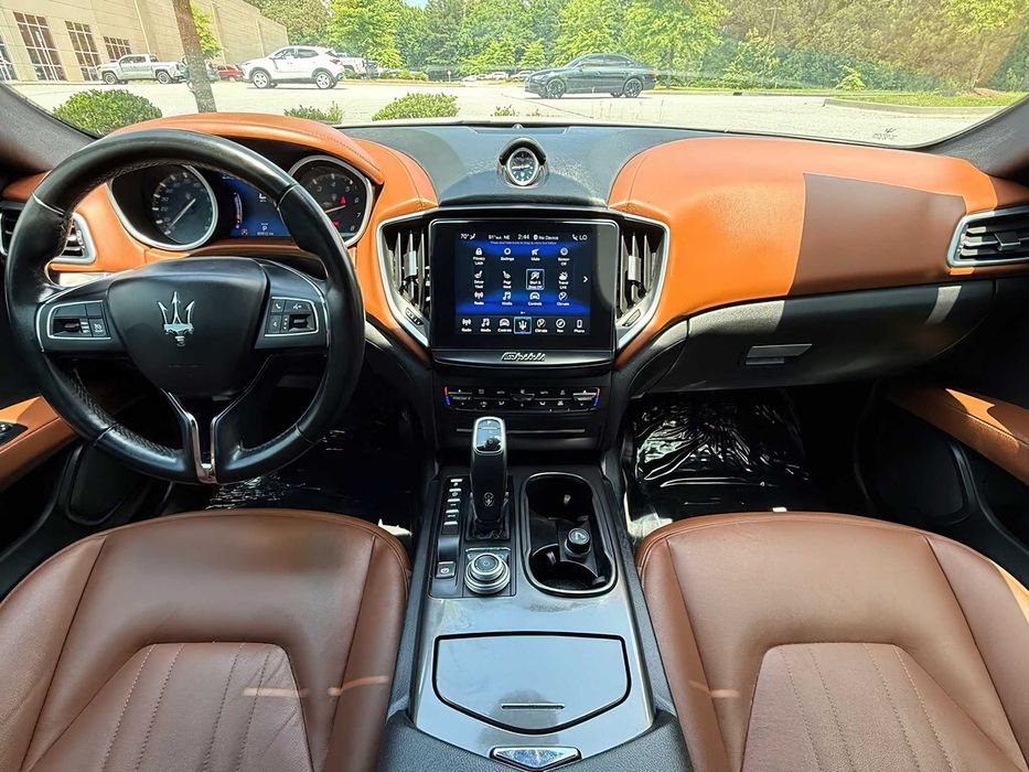 Maserati Ghibli      2019