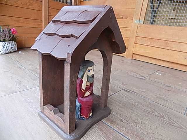 kapliczka z Jezusem Frasobliwym 35cm wys,