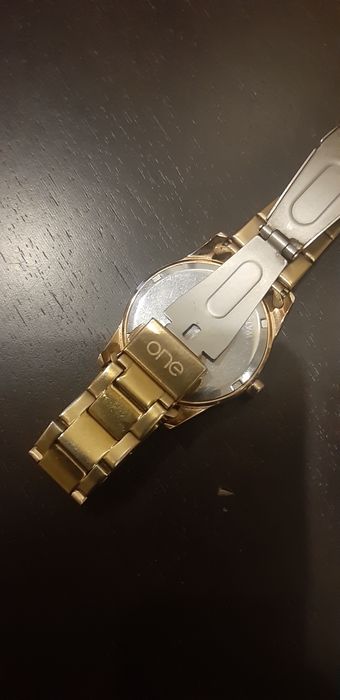 Relogio One dorado