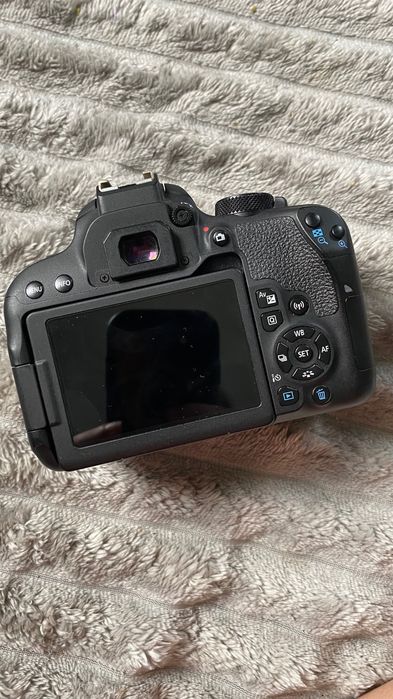 Фотоапарат Canon 800d
