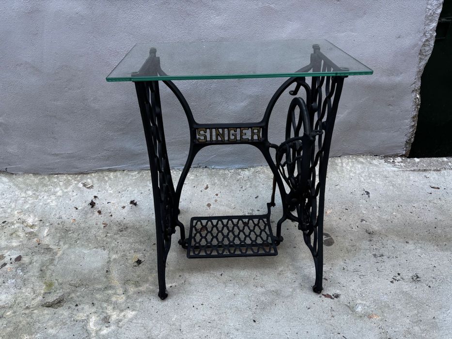 Mesa com pés singer