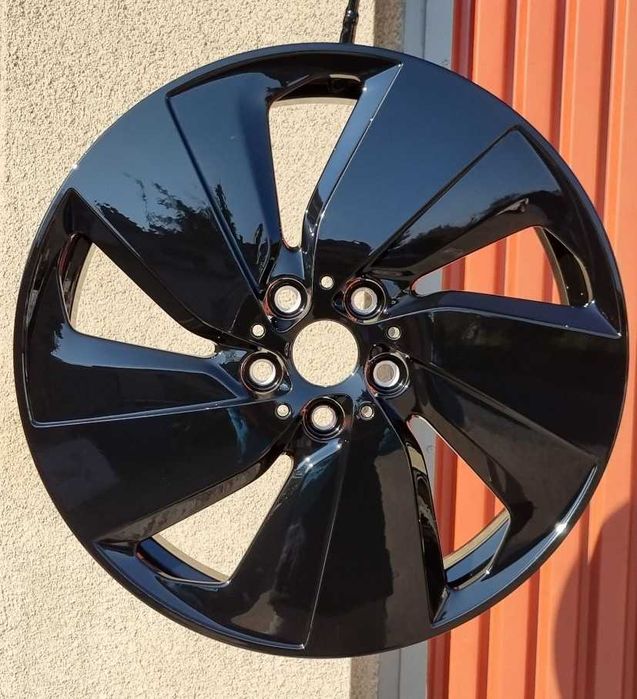 Renowacja felg - lakierowanie systemowe - toczenie CNC - prostowanie