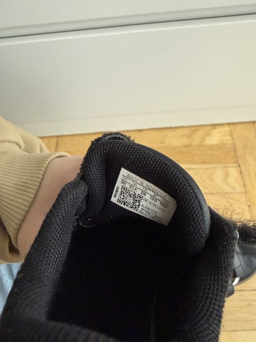 Czarne adidas court 26