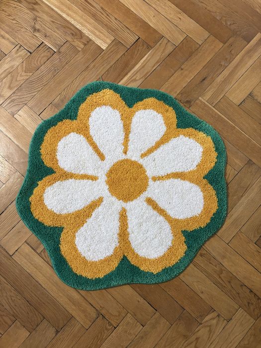 Dywanik kwiatek idealny do łazienki lub pokoju dziecka