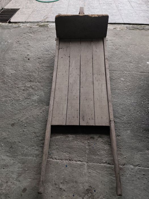 Carro mão antigo em madeira , 60anos