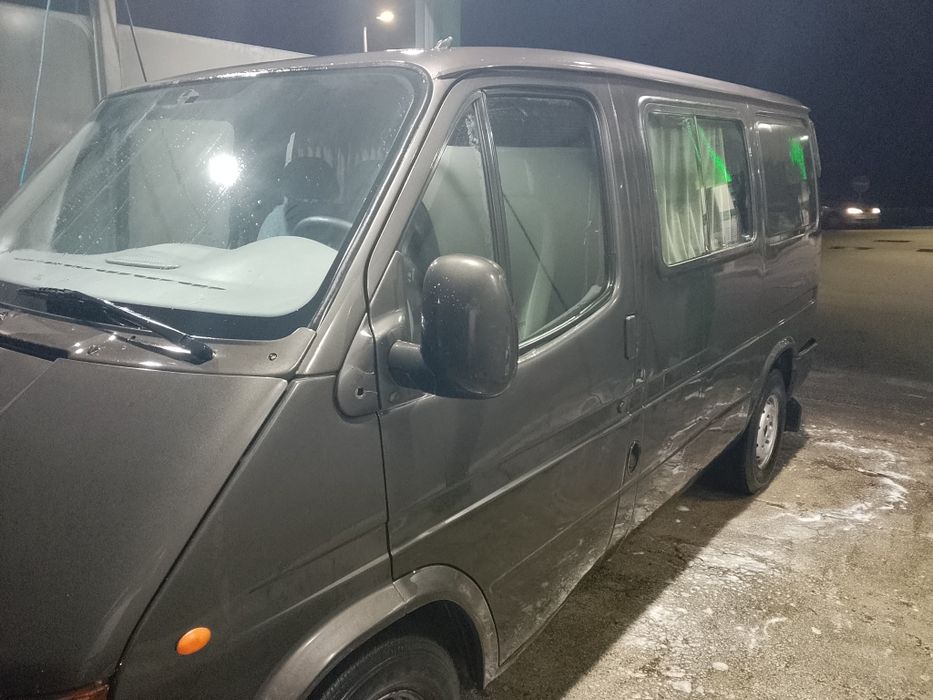 Vendo Ford Transit de 7 lugares