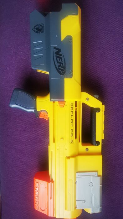 Vários tipos de Pistolas Nerf