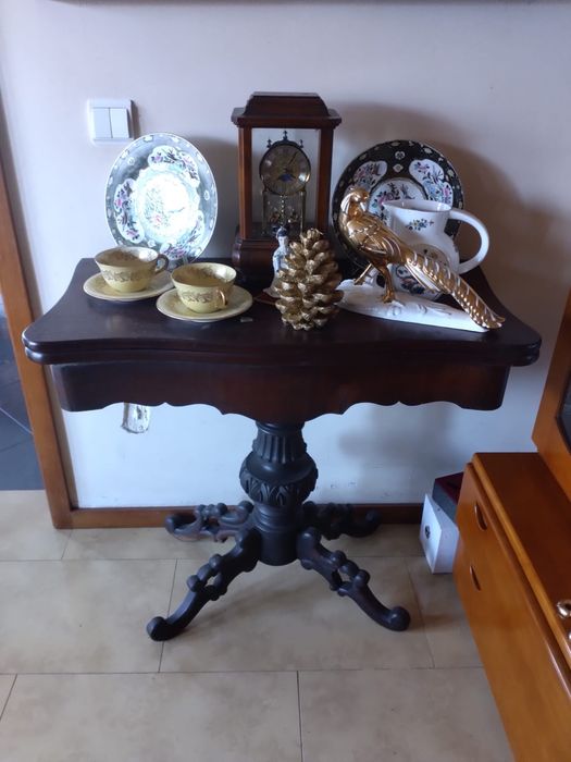 Mesa de jogo em pau santo
