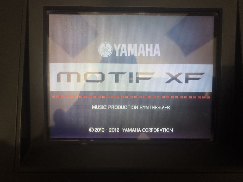 Vendo Yamaha Motif XF8 mais a Flightcase com rodas