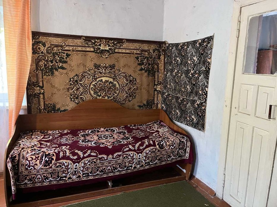 Продаж будиночку поряд річкою в селі Гайворон, Володарського району.