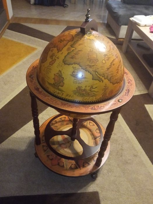 Stylowy barek globus na alkohol