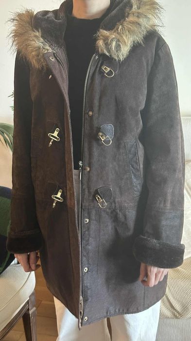 Casaco em pele castanho Cortefiel , com capuz.  Tamanho L