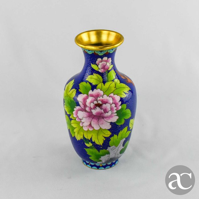 Jarra em Cloisonné, China, decorada com flores, séc. XX