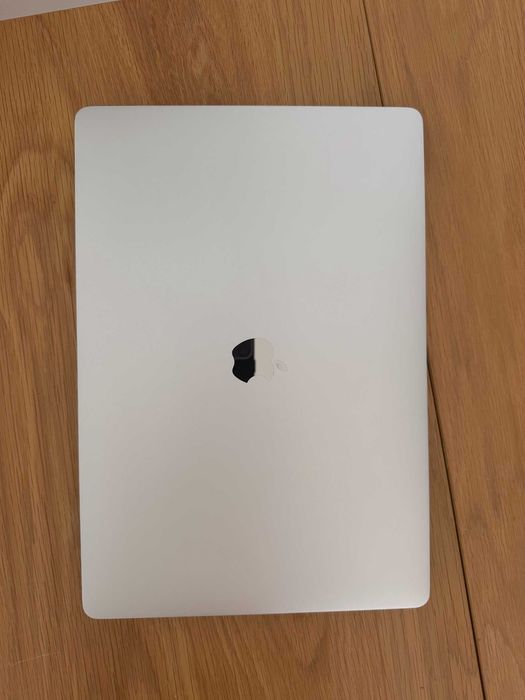 Apple MacBook Pro 16" 2019 i9 / SSD 512GB / 64GB RAM / Radeon Pro 5500M 8GB