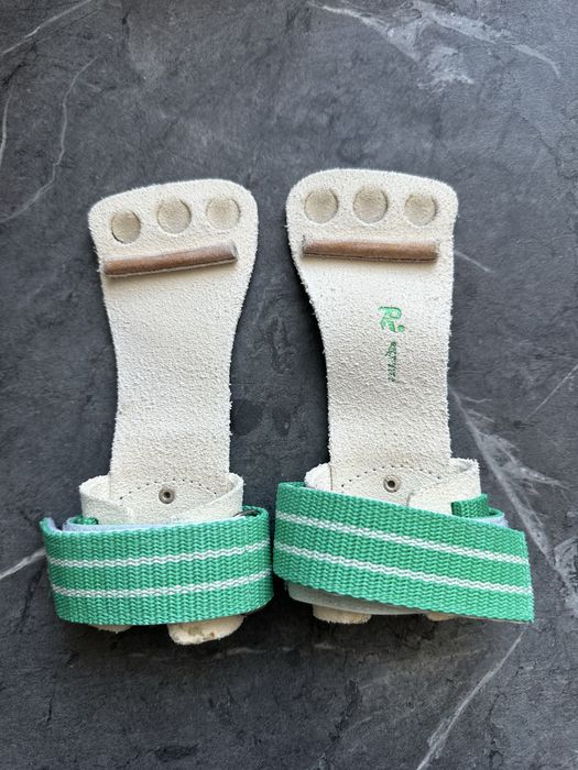 Skórki gimnastyczne R1