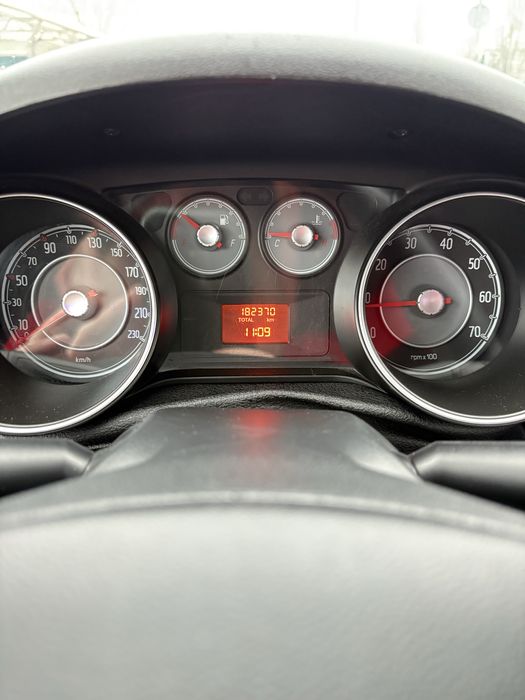 До вашої уваги Fiat linea 2016 року економне практичне авто!