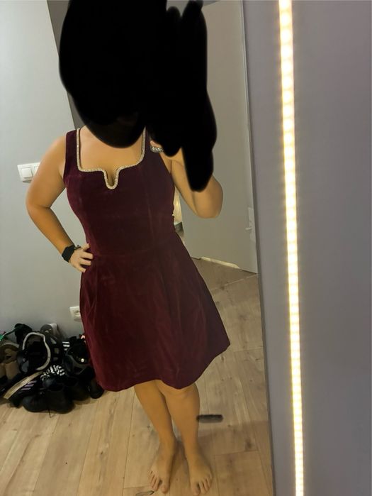 Welurowa sukienka bordowa z ozdobnym dekoltem rozm 42 mohito