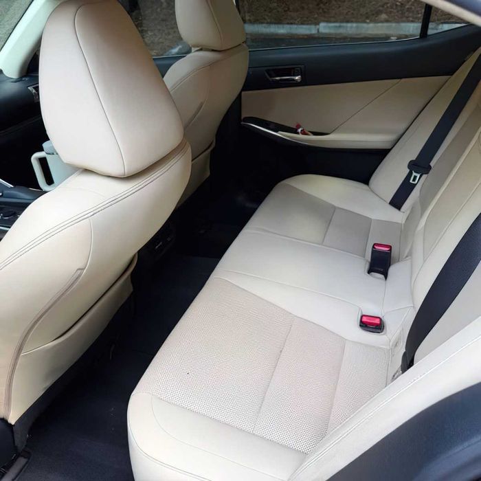 Lexus IS 300      2016