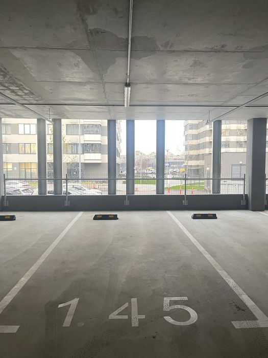 Оренда паркомісць на 1- ому поверсі .Варшавський 3. В.Змієнка 32