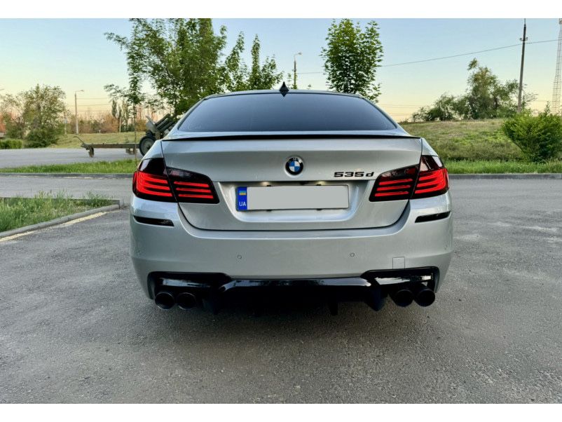 Спойлер BMW F10 M5 Style чорний глянець накладка на багажник ліп