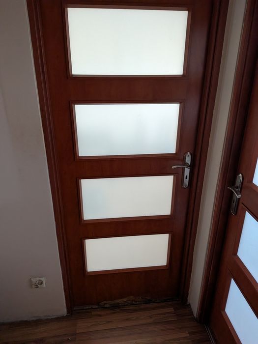 3 pary drewnianych drzwi z futrynami szklane 80cm