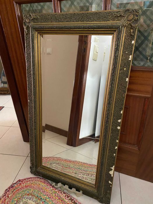 Espelho lapidádo com moldura de gesso