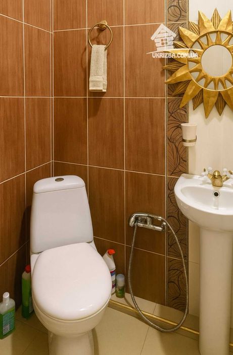 Київ. Будинок 300кв.Більярд, теніс, 5 спалень,бомбосховище. До 25 осіб