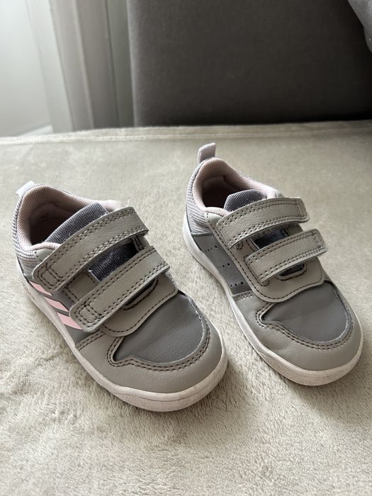 Кросівки adidas, 22 розмір