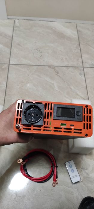 Инвертор 12-220 2000Ватт, 4000Ватт в пике, вес 4.5 кг.