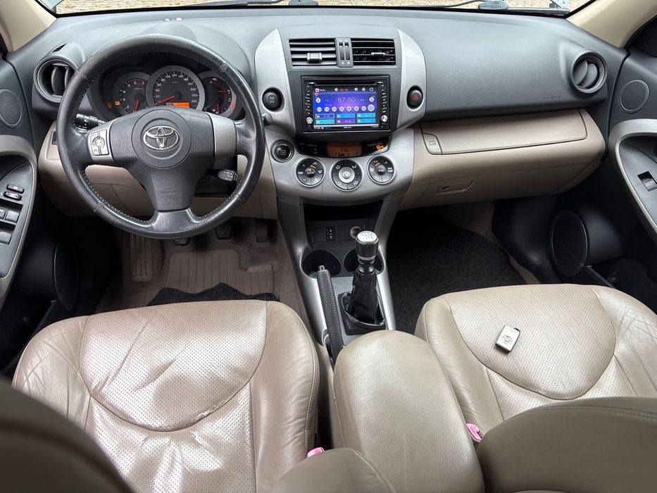 Toyota Rаv 4, люкс стан! Тільки для військових і волонтерів)