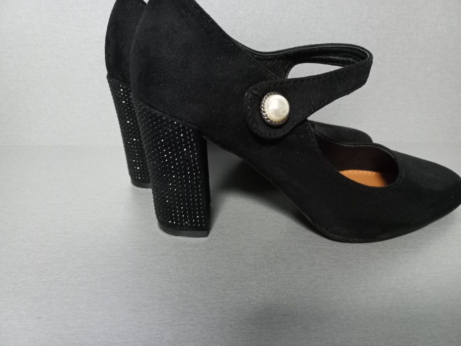 Buty damskie czarne r.38