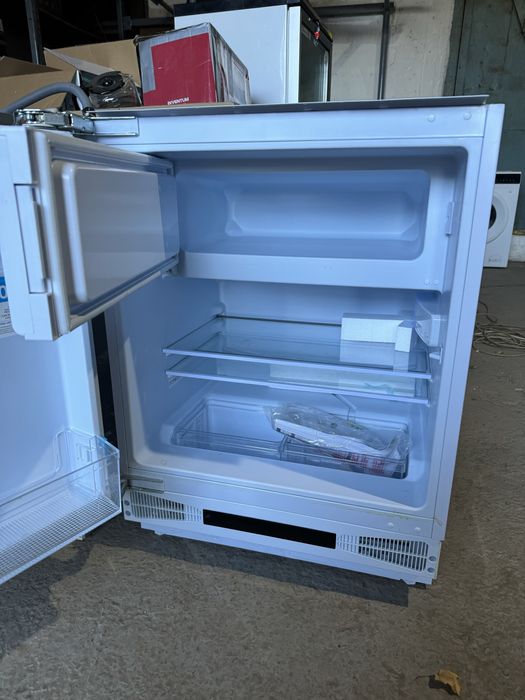 Холодильник новий під забудову 82 см висота rs22