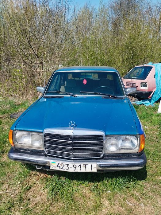 Мерседес  240 D. W 123