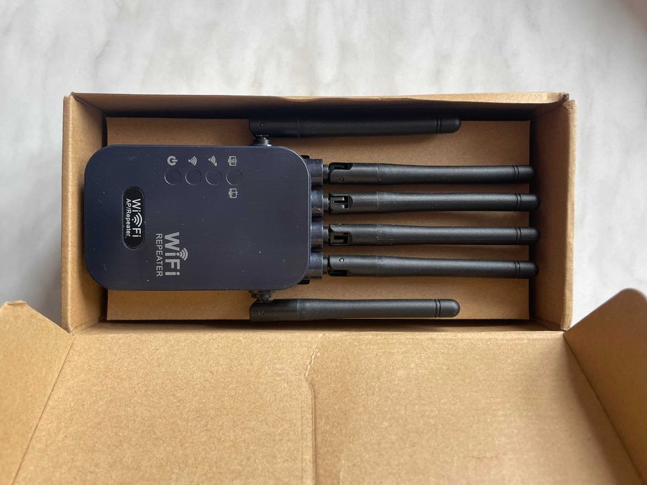 Wi-Fi репитер усилитель до 300м², 2.4G , 2 LAN порта.