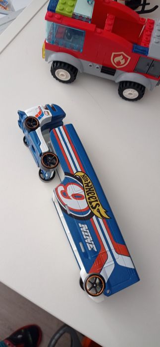 Zestaw zabawek LEGO, Hot Wheels betoniarka i helikopter