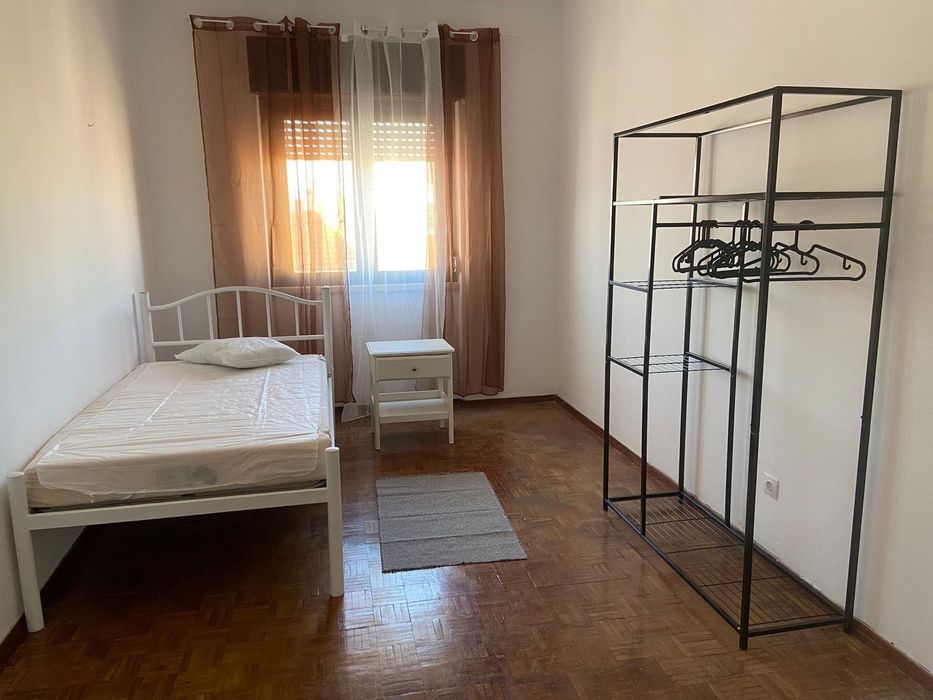 Aluguer 2 quartos entrada imediata Loures