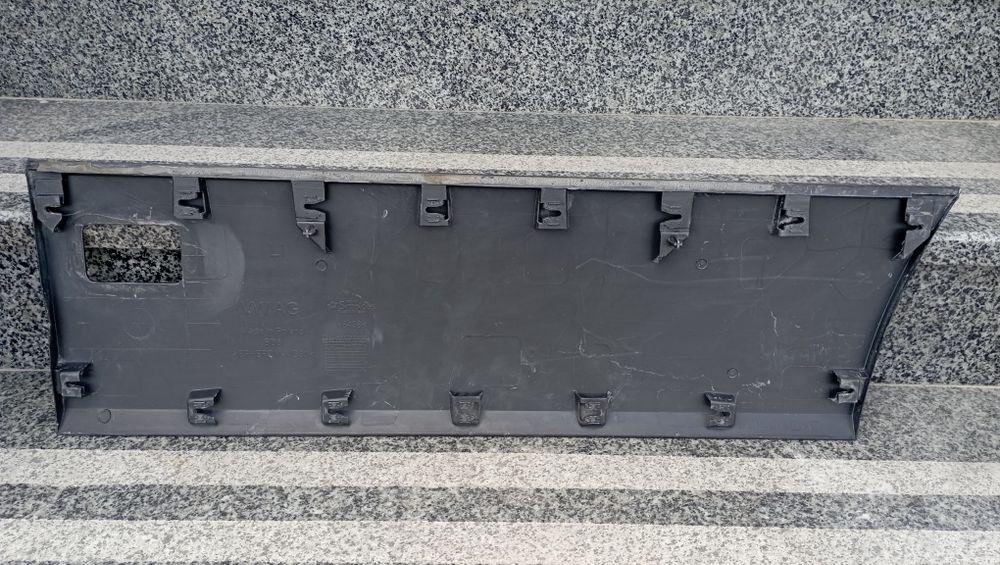 Молдинг лівої передньої дверки Man TGE VW Crafter