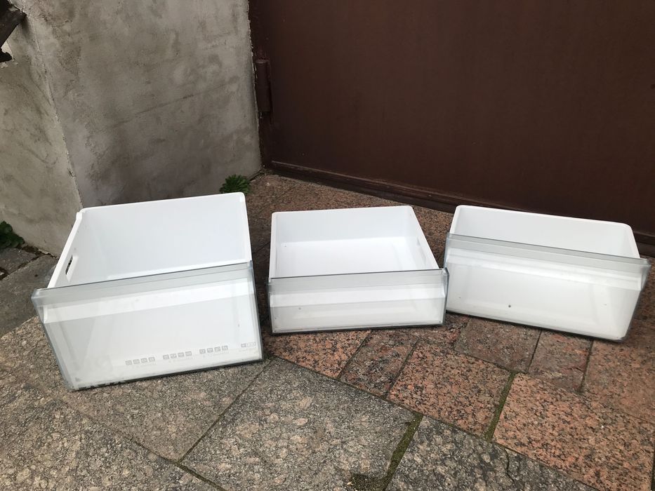 Шухляди та полки до холодильника Siemens , Bosh