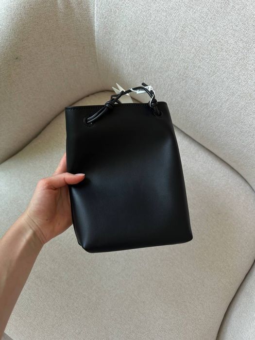 Сумка Loewe Pebble Pouch in Smooth Calfskin Black