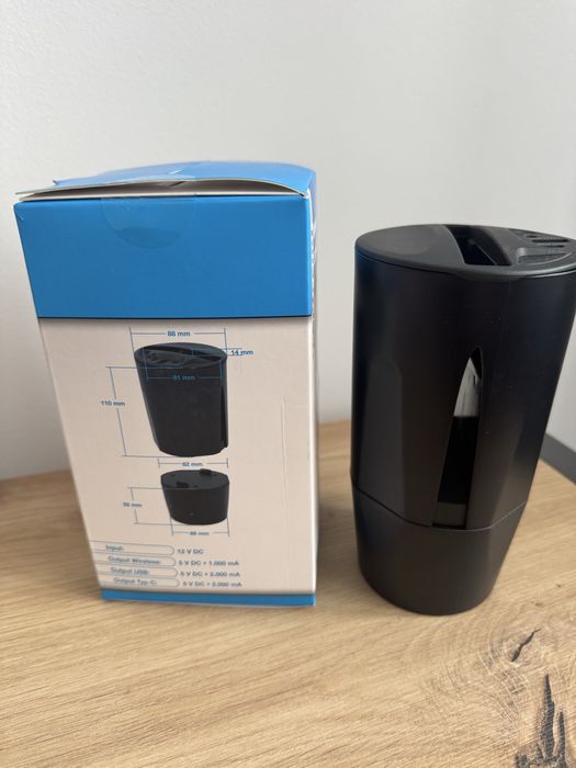 Автомобільна безпровідна зарядка