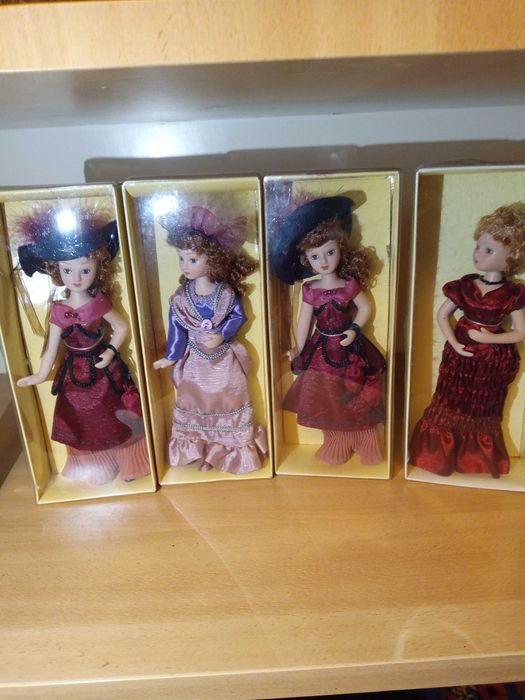 4 porcelanowe lalki kolekcjonerskie "Damy Epoki" DeAgostini w pudełkach