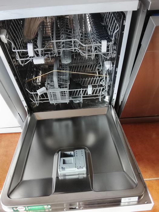 Máquina Lavar Louça BEKO (Artigo Novo c/ Pequeno Defeito Estético)