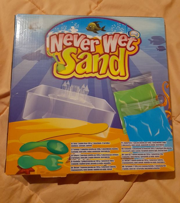 Niemoknący piasek do zabawy dla dzieci - "Never wet sand"
