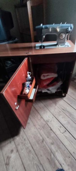 Maquina de Costura "Suprema"