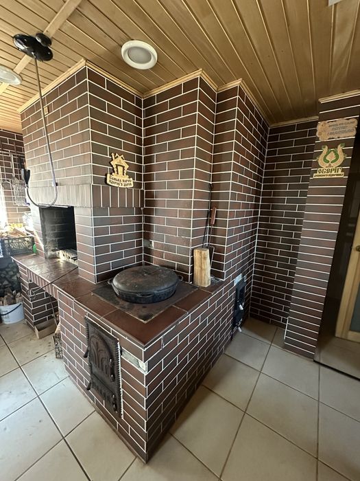 Продається чудовий будинок з басейном