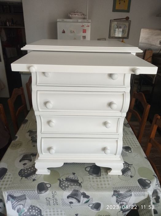 Móvel de apoio restaurado