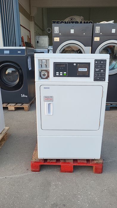 Maquina de lavar e secar self service